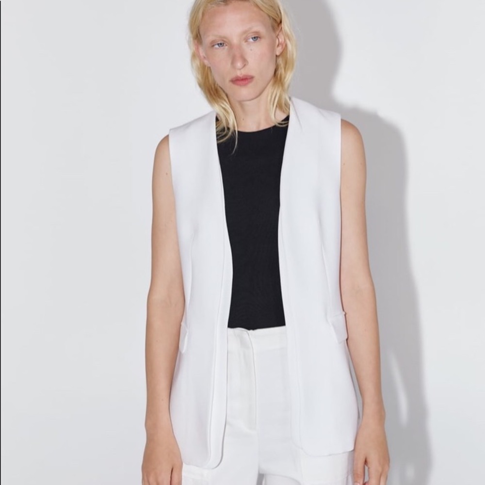 📍FINAL SALE 📍. Zara white vest. Price is firm
